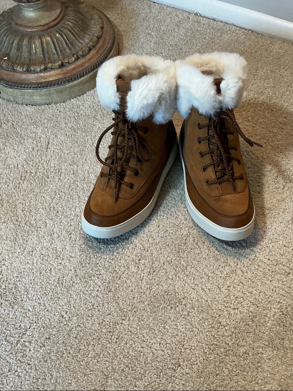 Women’s Brown Faux-Fur Collar Lace-Up Winter boots Sherpa lined